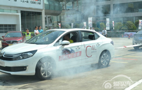 挑战德日美 东风雪铁龙全新C4L拔河T馆赛再掀硝烟