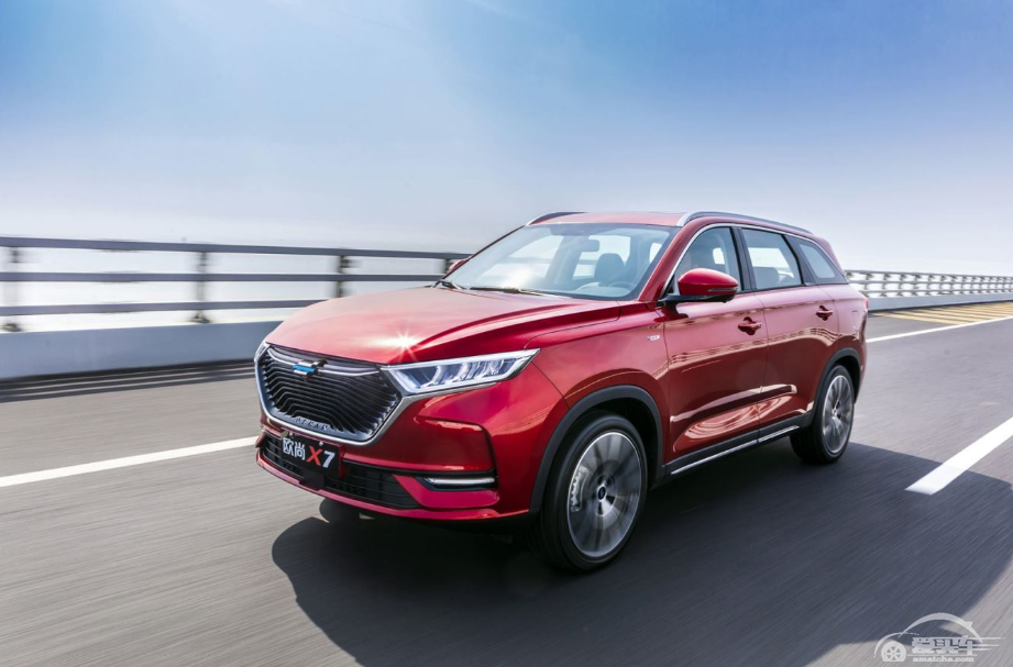 10万级SUV“堆料王”，人脸识别+自动泊车，长安欧尚X7智能新品上市