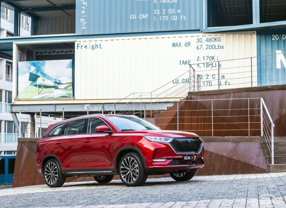 10万级SUV“堆料王”，人脸识别+自动泊车，长安欧尚X7智能新品上市