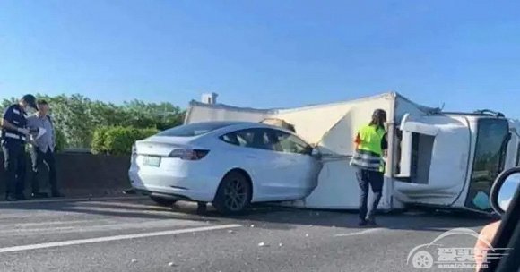 股价上天但问题频出的特斯拉，该踩踩“刹车”了