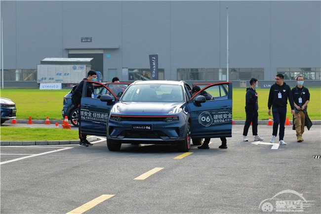 探秘领克 06 机能新物种 广东媒体走进成都制造基地