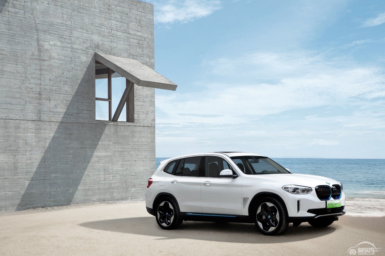 保持“满电”，与创新纯电动BMW iX3共赴盛夏之约