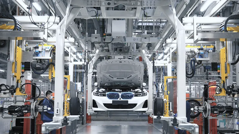 全新BMW i3于里达工厂顺利下线，彰显宝马集团电动化攻势势头正劲