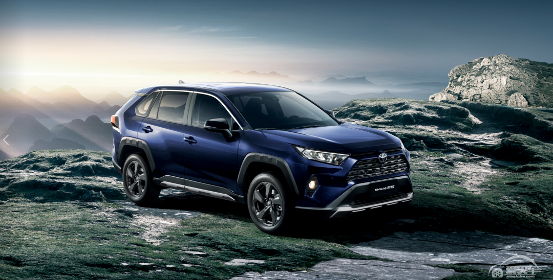 新款RAV4荣放上市，17.58万元起售，对手压力再增！