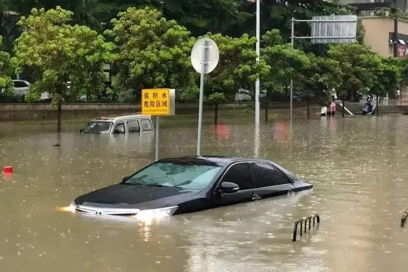 一场台风，就能让你知道该买油车还是电车！